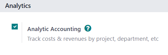 Hogyan néz ki az Analitikus könyvelés beállítás aktiválása az Odoo Accounting beállítási oldalon.