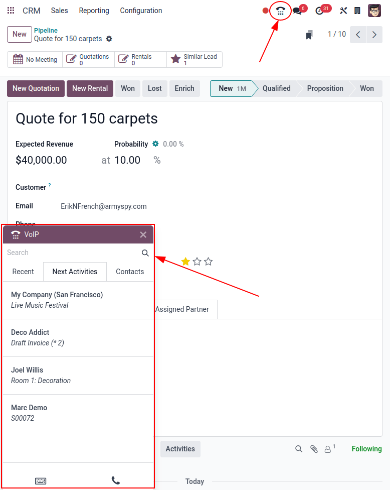 A CRM leadek nézete és az Odoo Discuss tevékenység ütemezésének lehetősége.