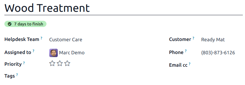 Egy jegy űrlapjának nézete, amely kiemeli a teljesített SLA-t az Odoo Helpdeskben.